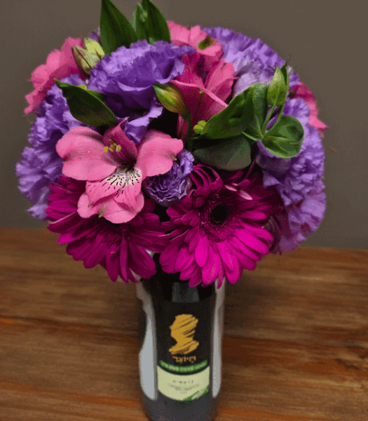 סידור פרחים על יין